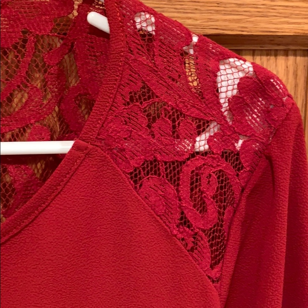 GORGEOUS deep red top w eyelash lace - Picture 4 of 9